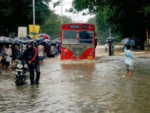 વરસાદ તમને નડે છે કે તમે વરસાદને
